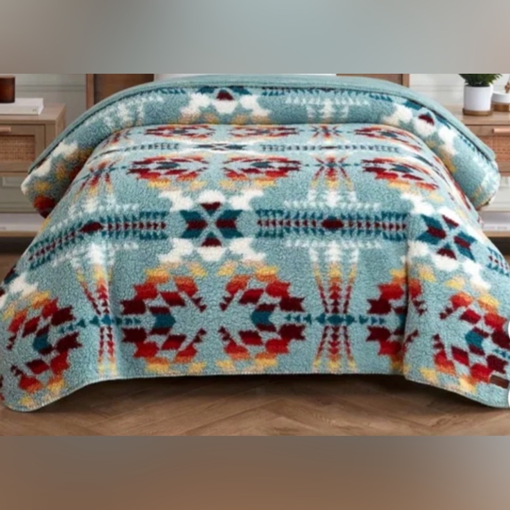 Pendleton Legend Lake Aqua Sherpa Fleece Blanket King Size